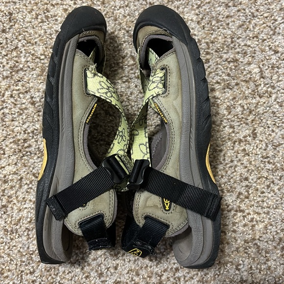 KEEN Women’s shoes, Size 8.5 - Picture 3 of 9